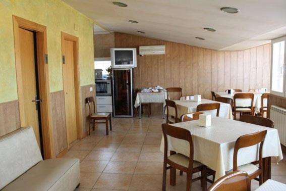 Hostal Valle Del Iregua Albelda De Iregua Zewnętrze zdjęcie